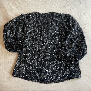 NWT Vici Black and White star celestial Patterned Women's bell sleeve Top small